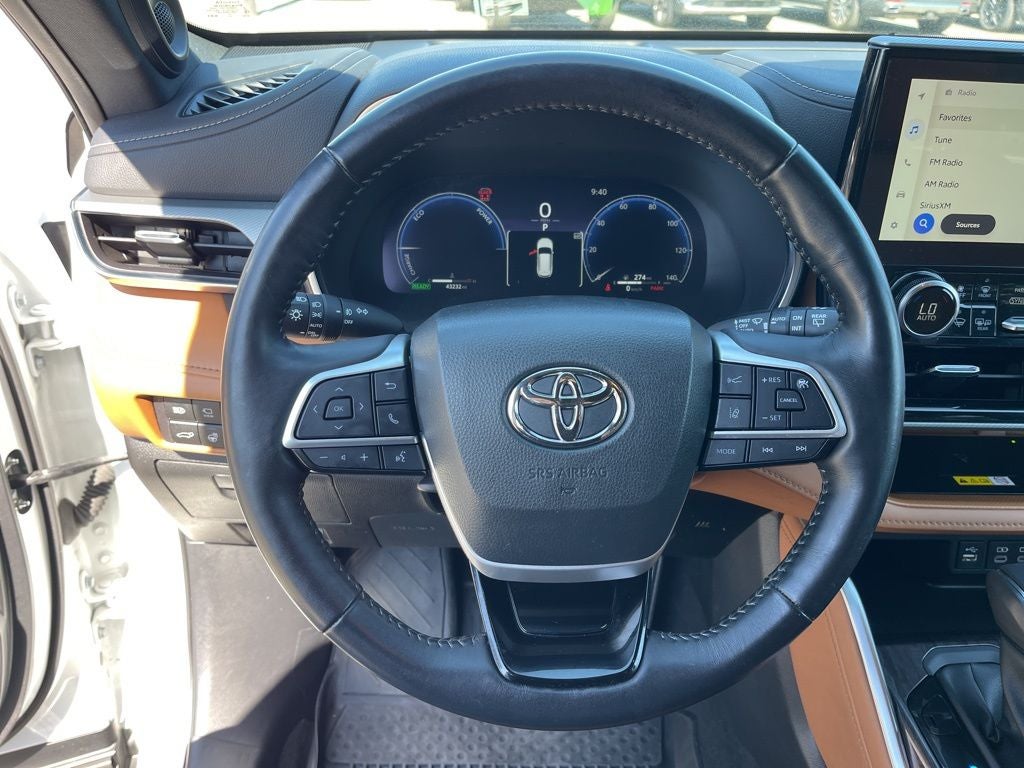 2023 Toyota Highlander Hybrid Platinum