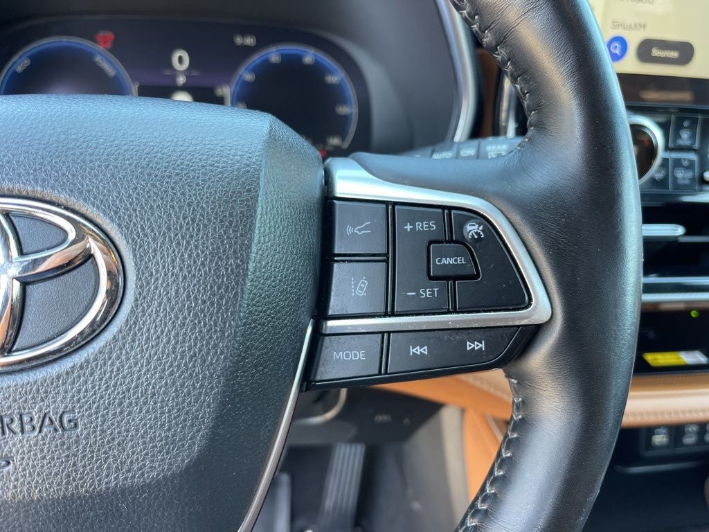 2023 Toyota Highlander Hybrid Platinum