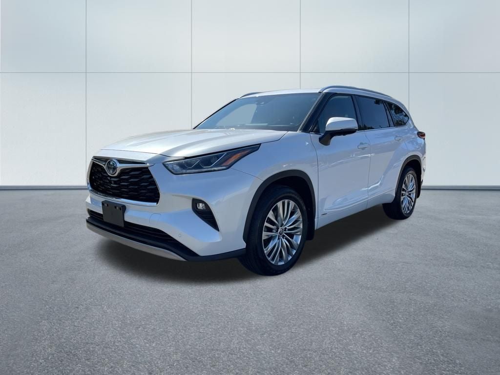 2023 Toyota Highlander Hybrid Platinum