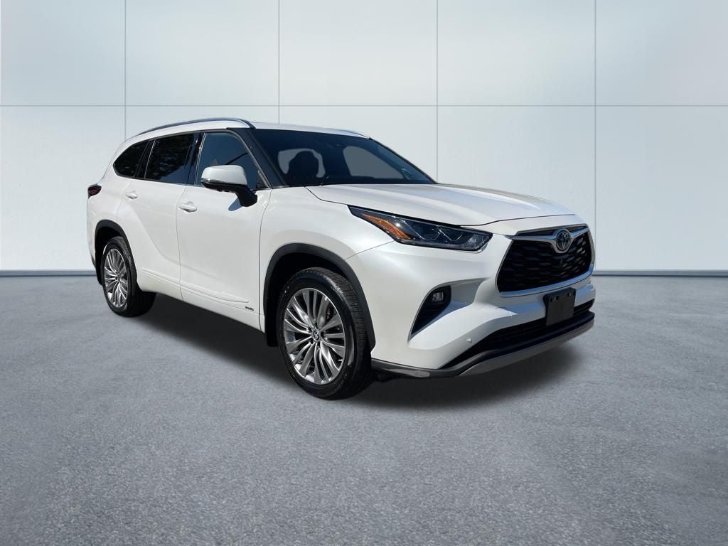 2023 Toyota Highlander Hybrid Platinum