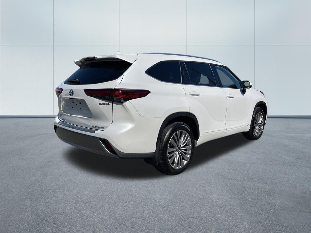 2023 Toyota Highlander Hybrid Platinum