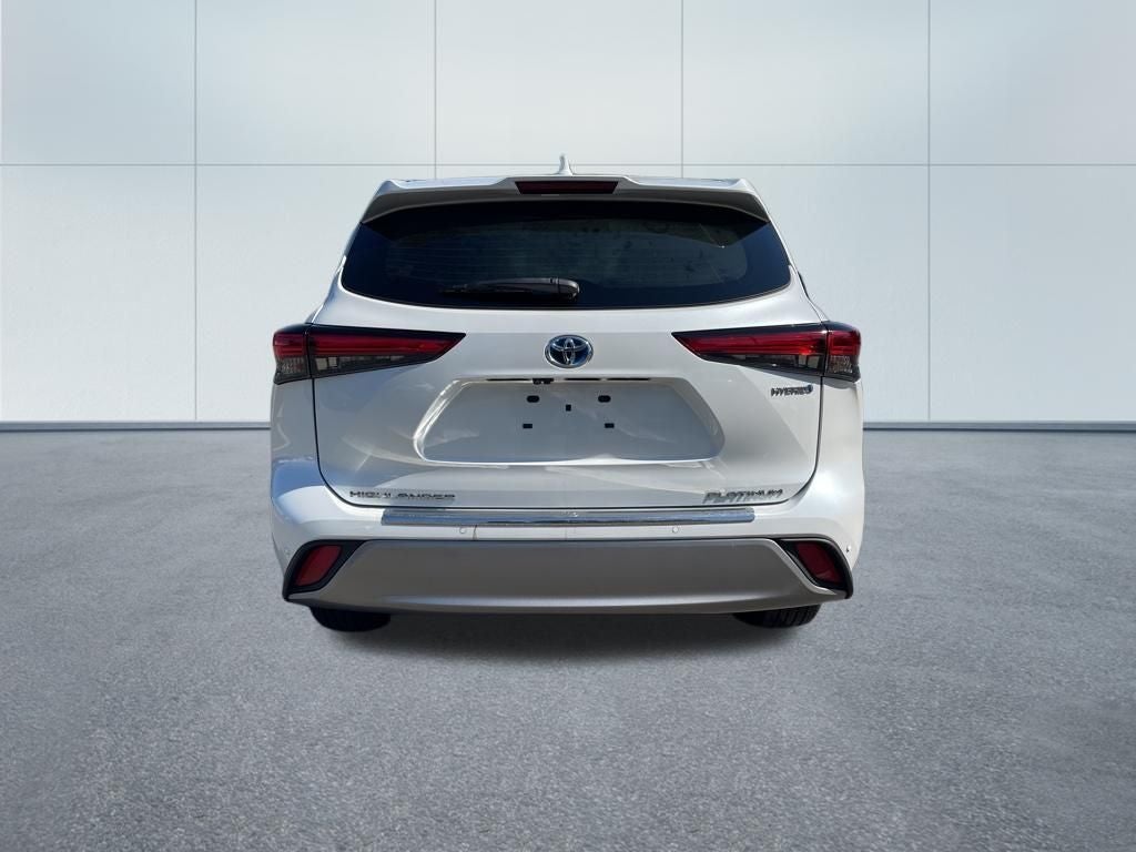 2023 Toyota Highlander Hybrid Platinum