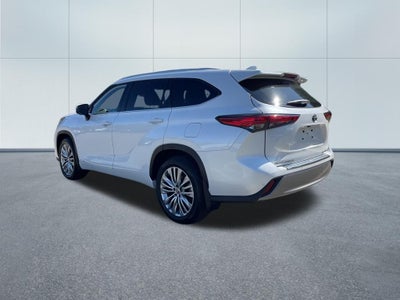 2023 Toyota Highlander Hybrid Platinum