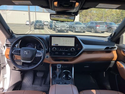 2023 Toyota Highlander Hybrid Platinum