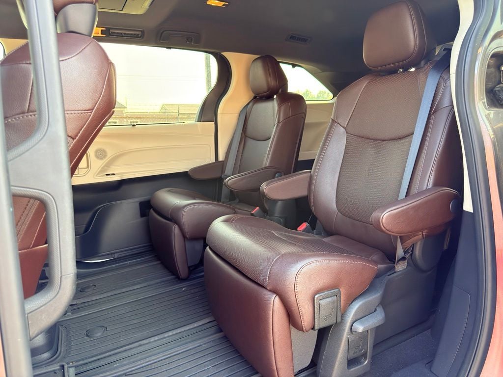 2022 Toyota Sienna Platinum 7 Passenger