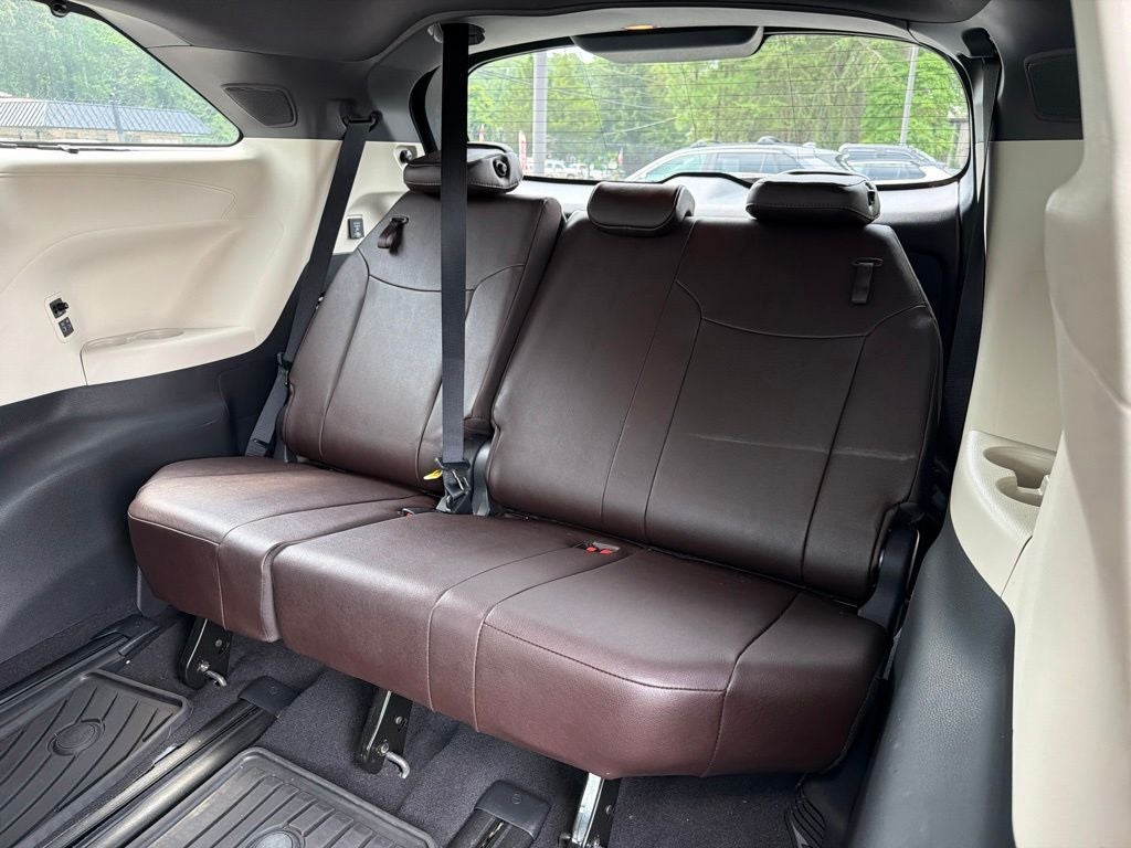2022 Toyota Sienna Platinum 7 Passenger