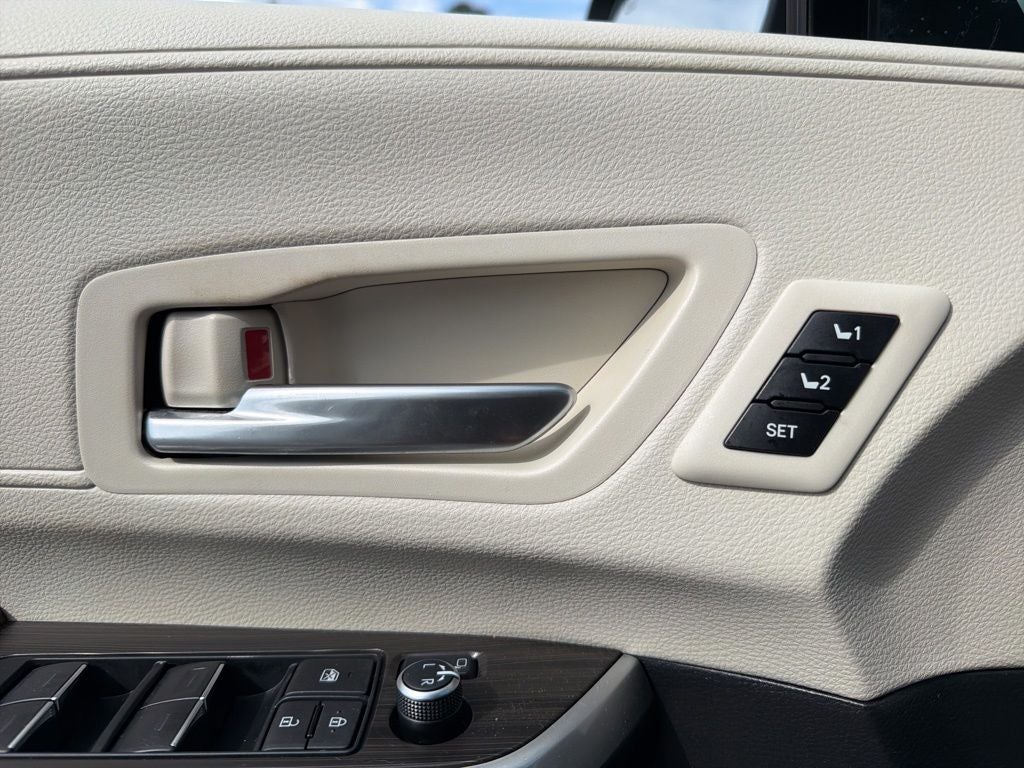 2023 Toyota Sienna Platinum 7 Passenger