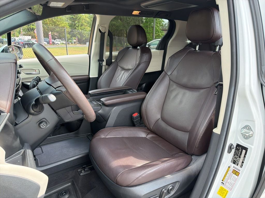 2023 Toyota Sienna Platinum 7 Passenger