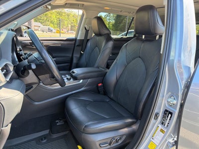 2022 Toyota Highlander Platinum