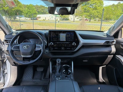 2022 Toyota Highlander Platinum