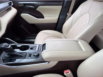 2022 Toyota Highlander Platinum