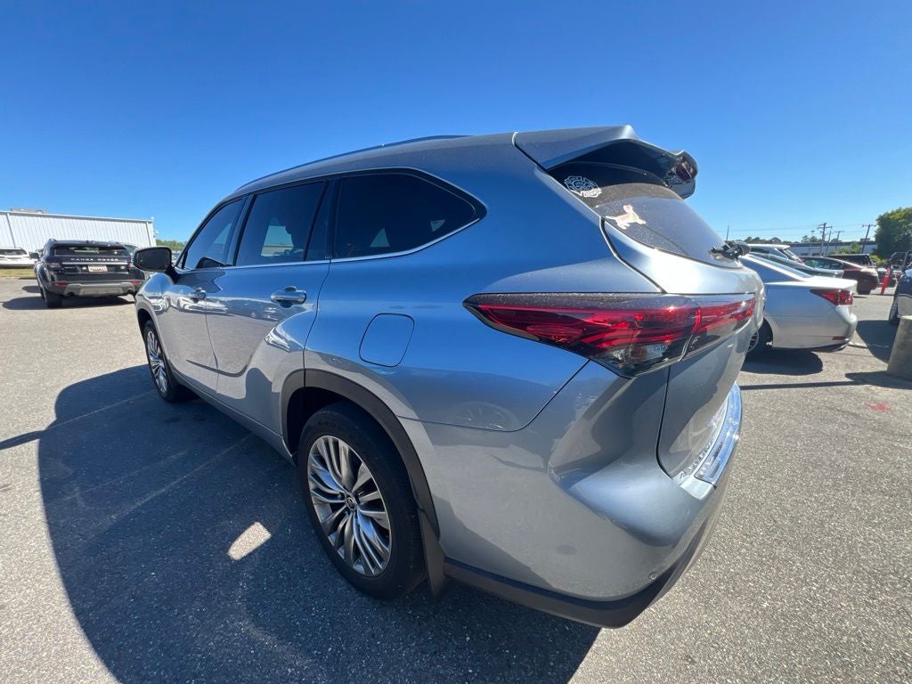 2022 Toyota Highlander Platinum