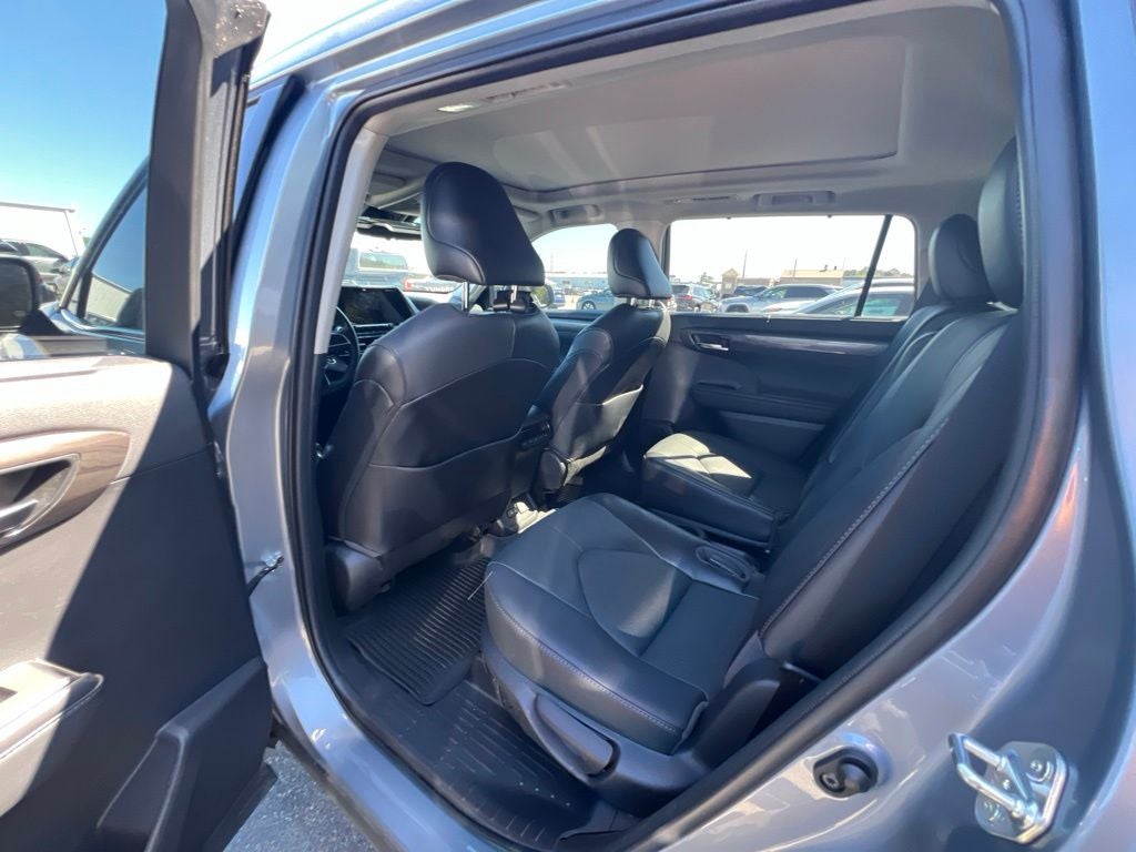 2022 Toyota Highlander Platinum