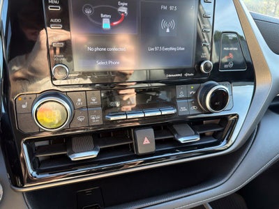2022 Toyota Highlander Hybrid XLE