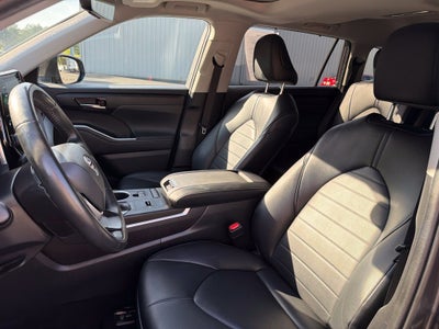 2022 Toyota Highlander Hybrid XLE