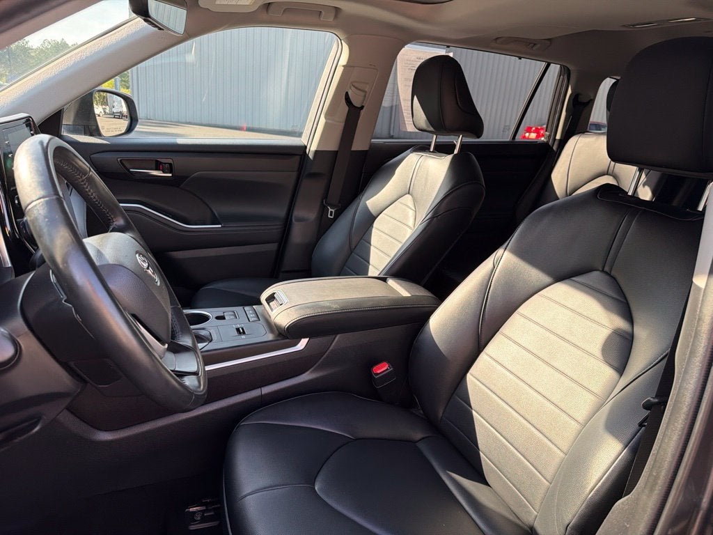 2022 Toyota Highlander Hybrid XLE