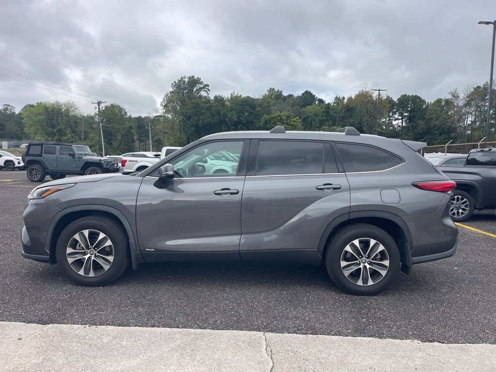 2022 Toyota Highlander Hybrid XLE