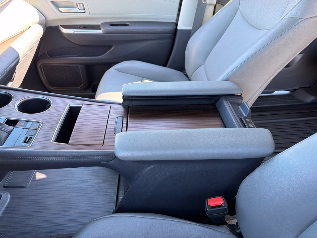 2022 Toyota Sienna XLE 7 Passenger