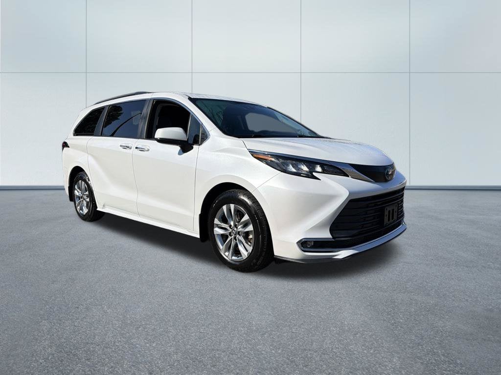 2022 Toyota Sienna XLE 7 Passenger