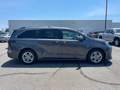 2025 Toyota Sienna XLE 7 Passenger
