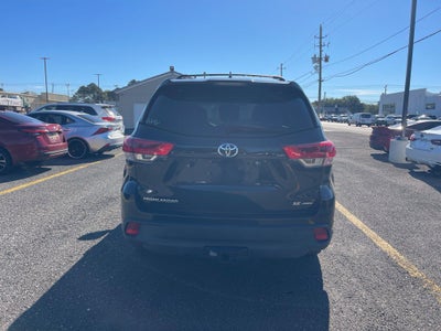 2017 Toyota Highlander SE