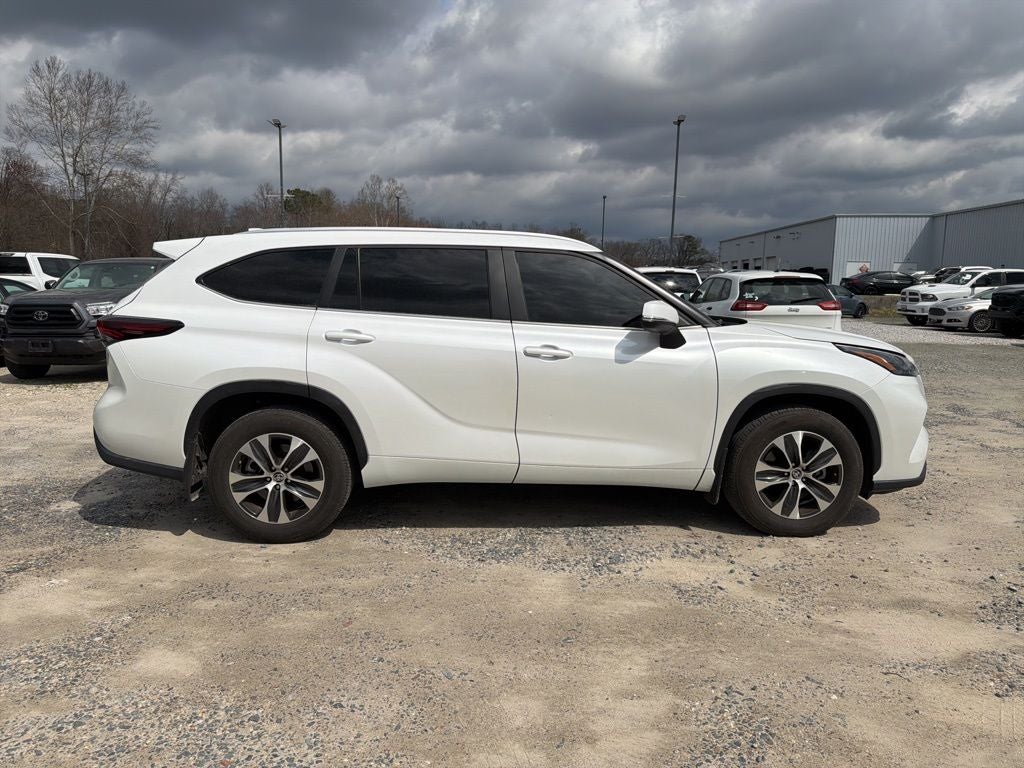 2025 Toyota Highlander XLE
