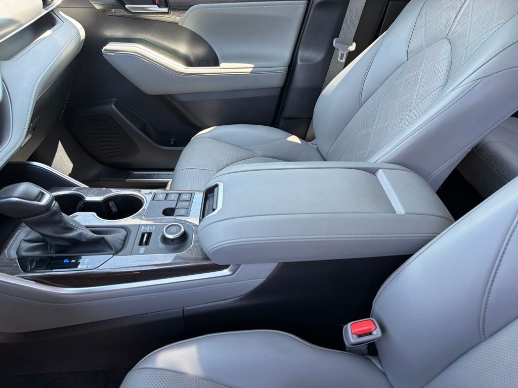 2024 Toyota Highlander Platinum