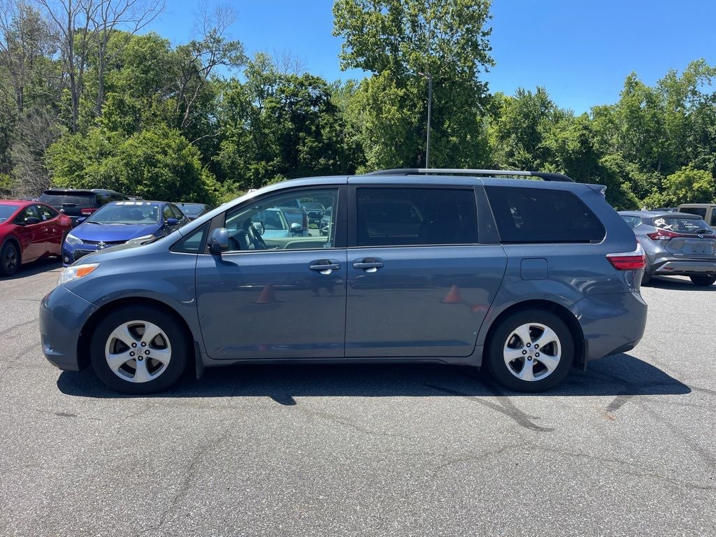 2016 Toyota Sienna LE 8 Passenger