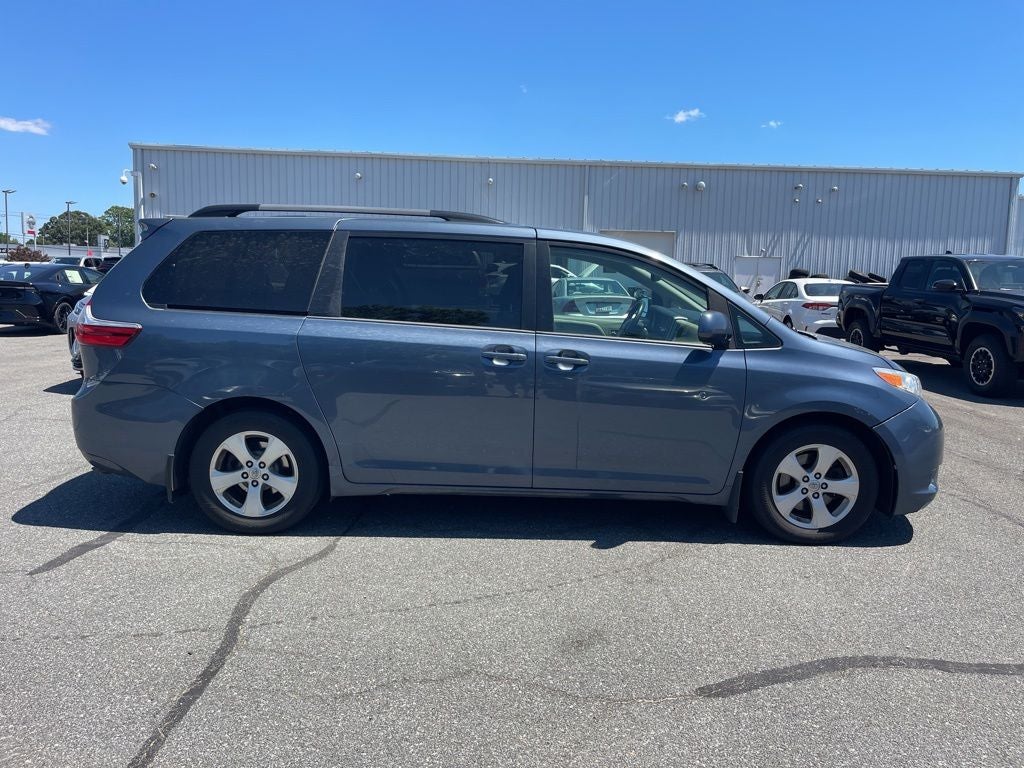 2016 Toyota Sienna LE 8 Passenger