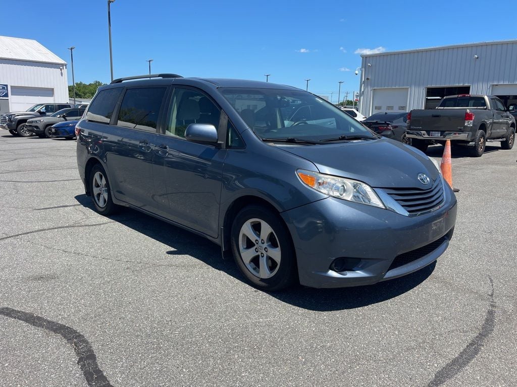 2016 Toyota Sienna LE 8 Passenger