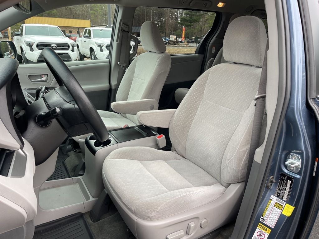 2017 Toyota Sienna LE