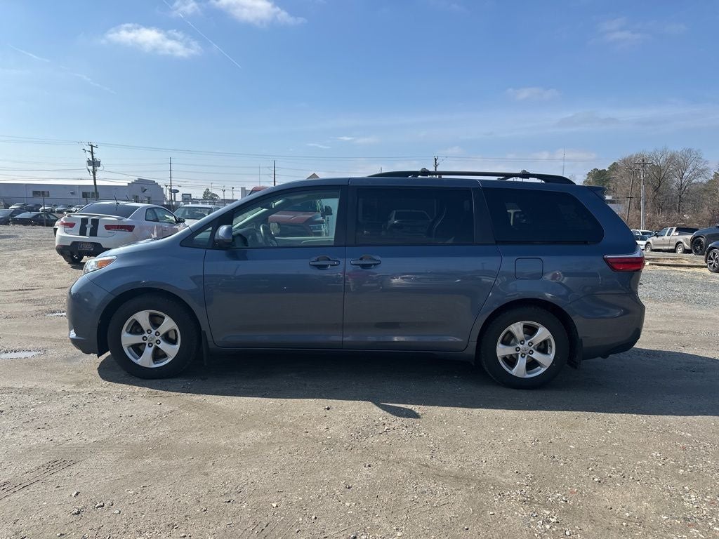 2017 Toyota Sienna LE