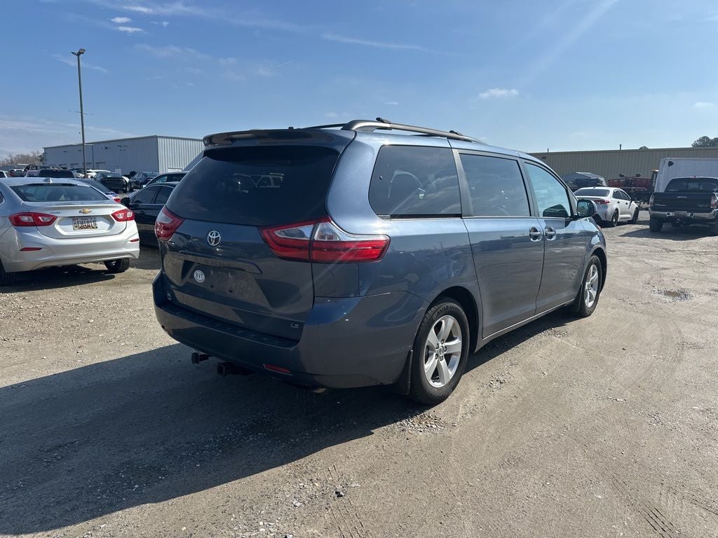 2017 Toyota Sienna LE