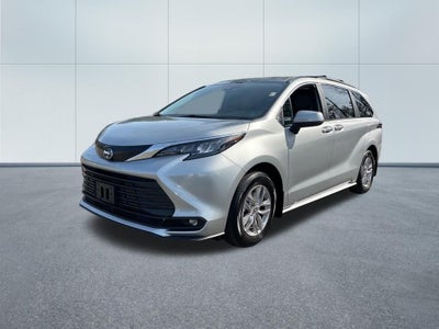 2025 Toyota Sienna XLE 8 Passenger