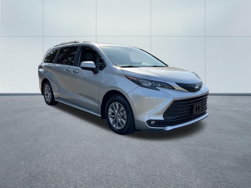 2025 Toyota Sienna XLE 8 Passenger