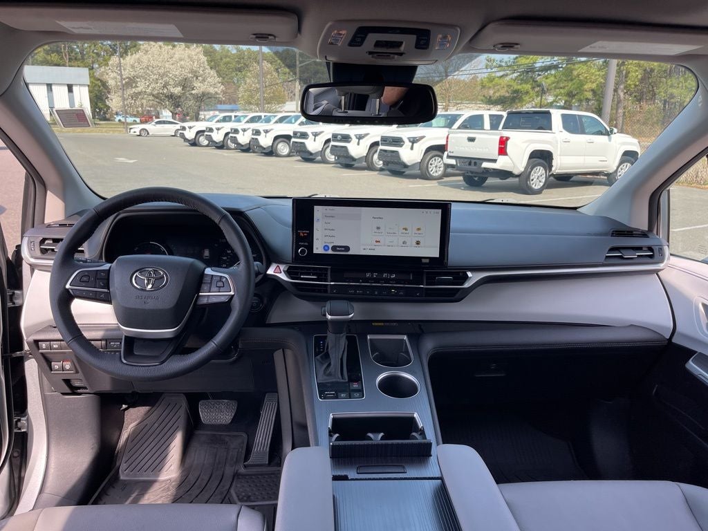 2025 Toyota Sienna XLE 8 Passenger