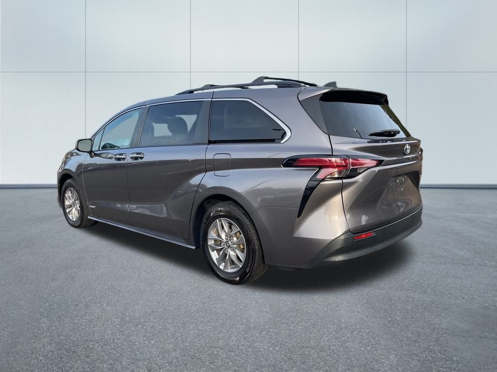 2021 Toyota Sienna XLE