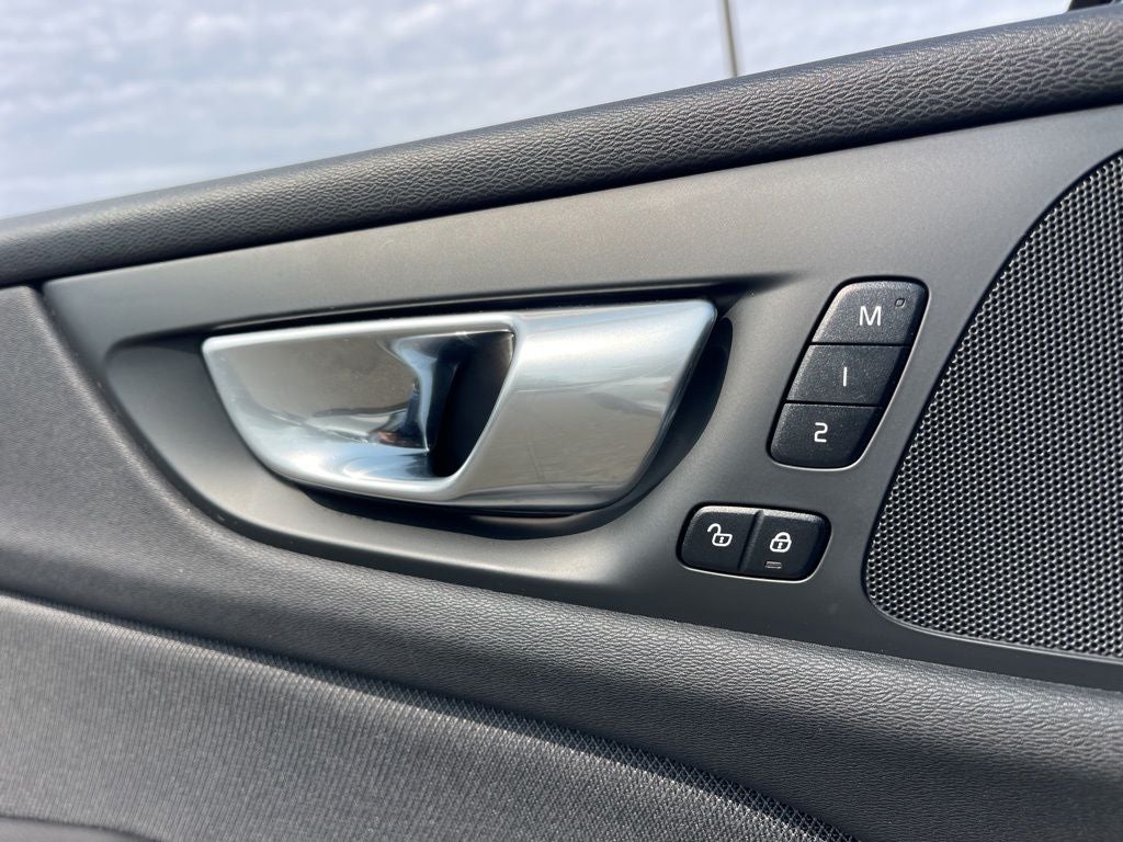 2024 Volvo S60 B5 Plus Black Edition