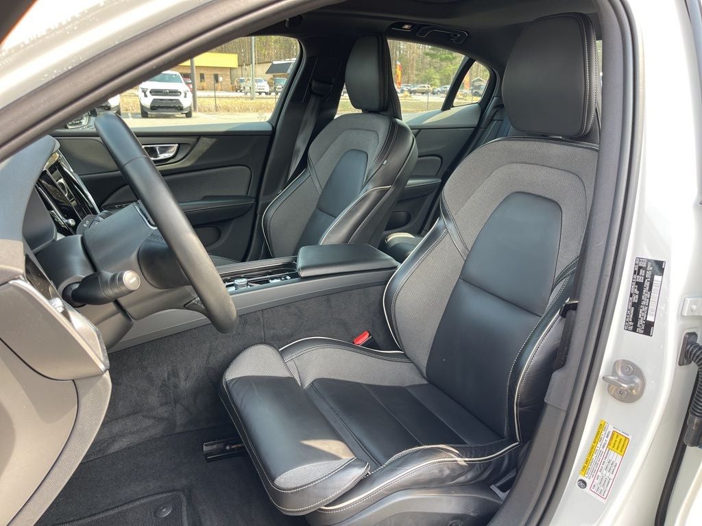 2024 Volvo S60 B5 Plus Black Edition
