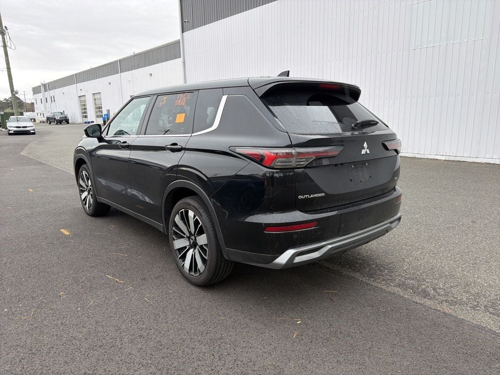 2025 Mitsubishi Outlander SE