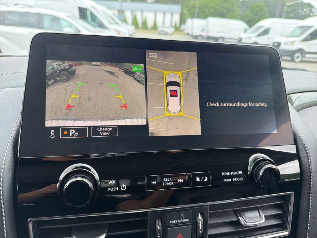 2023 INFINITI QX80 LUXE
