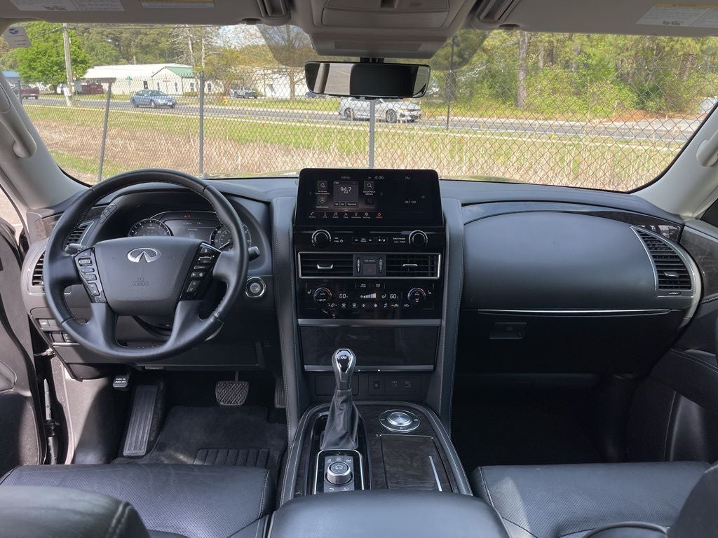 2024 INFINITI QX80 LUXE