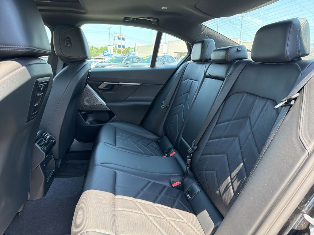 2025 BMW 5 Series 530i xDrive