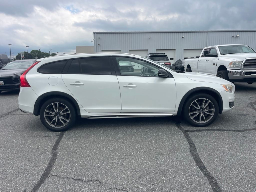 2016 Volvo V60 Cross Country T5