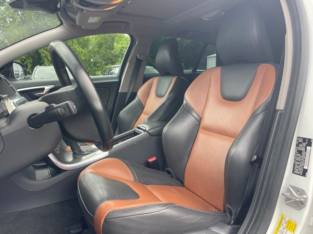 2016 Volvo V60 Cross Country T5
