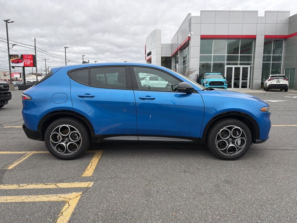 2025 Alfa Romeo Tonale Base