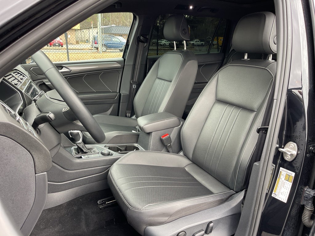 2023 Volkswagen Tiguan SE R-Line Black