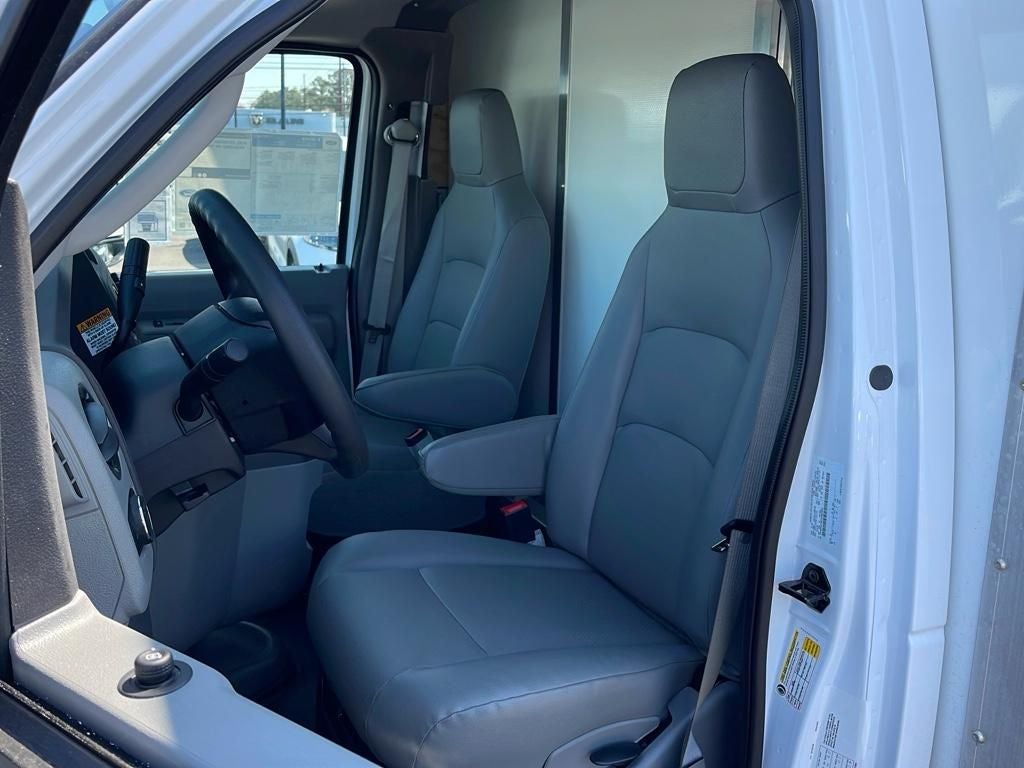 2026 Ford E-350SD Base 16' Dry Freight w/ Ramp Cutaway