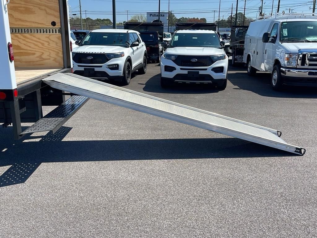 2026 Ford E-350SD Base 16' Dry Freight w/ Ramp Cutaway