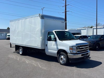 2026 Ford E-350SD Base 16' Dry Freight w/ Ramp Cutaway
